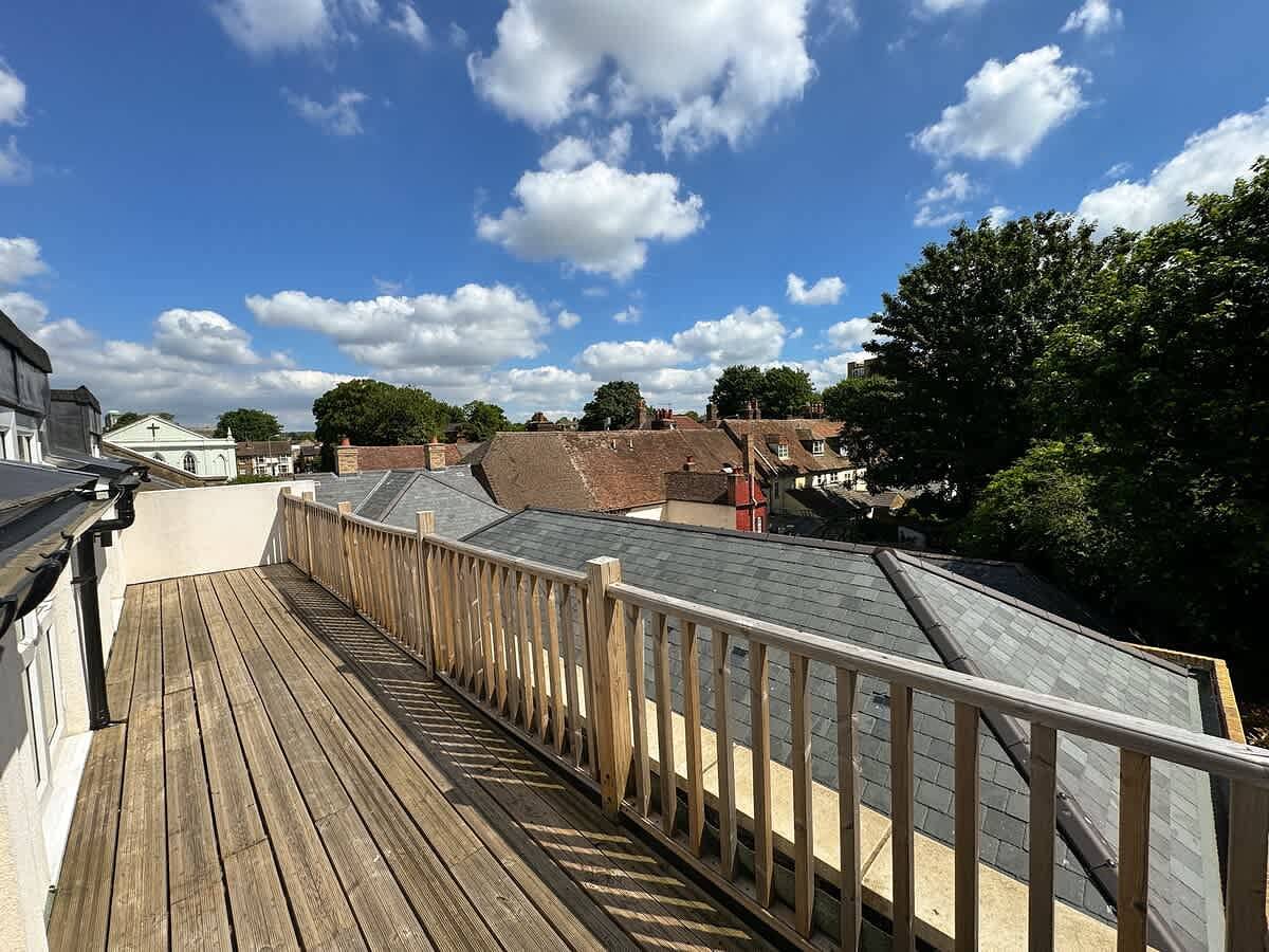 Entire apartment, Light-Filled Maidstone Penthouse | 2 Balconies in Kent