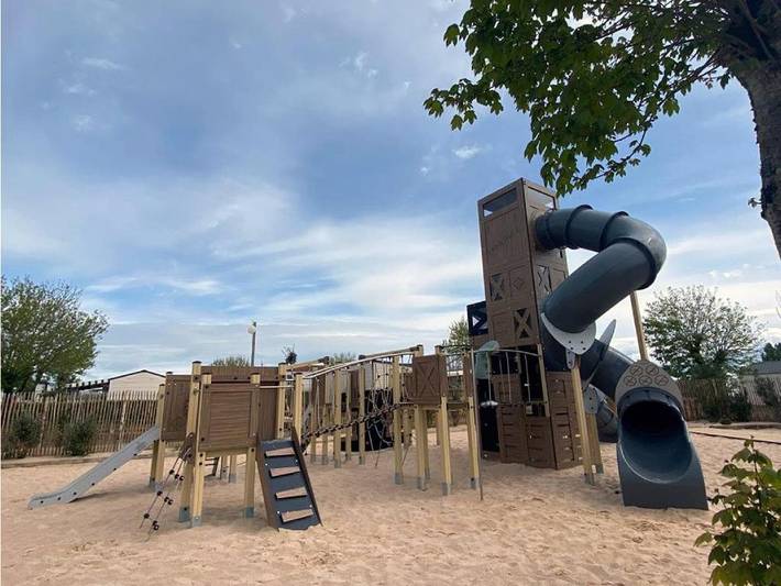 Camping pour 6 personnes, avec terrasse ainsi que bassin pour enfant et piscine, animaux acceptés à Jard-sur-Mer - 4