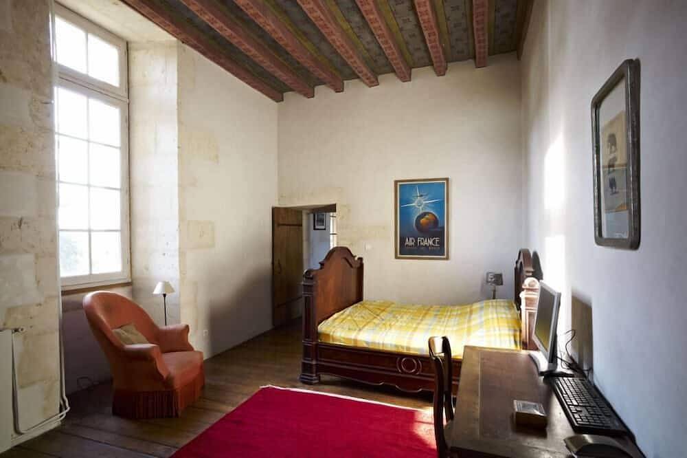 Near Niort: 16th Century Renaissance Castle (classified Ismh) in Saivres, Région de Niort