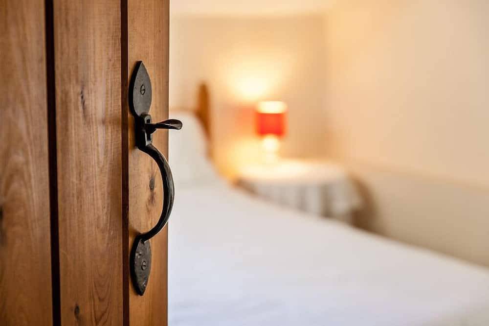 Cottage standard private bathroom The Cottage in Cromer, Norfolk Coast