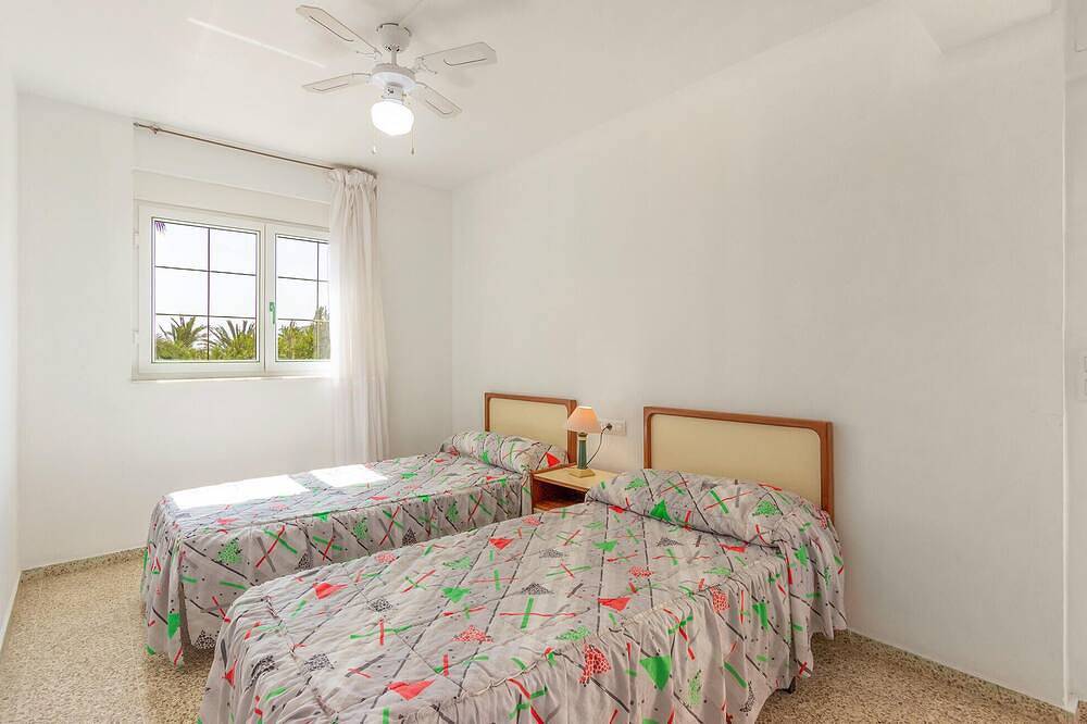 Entire apartment, Awesome apartment in Torrevieja with Wifi in Mar Azul Torrevieja, Torrevieja