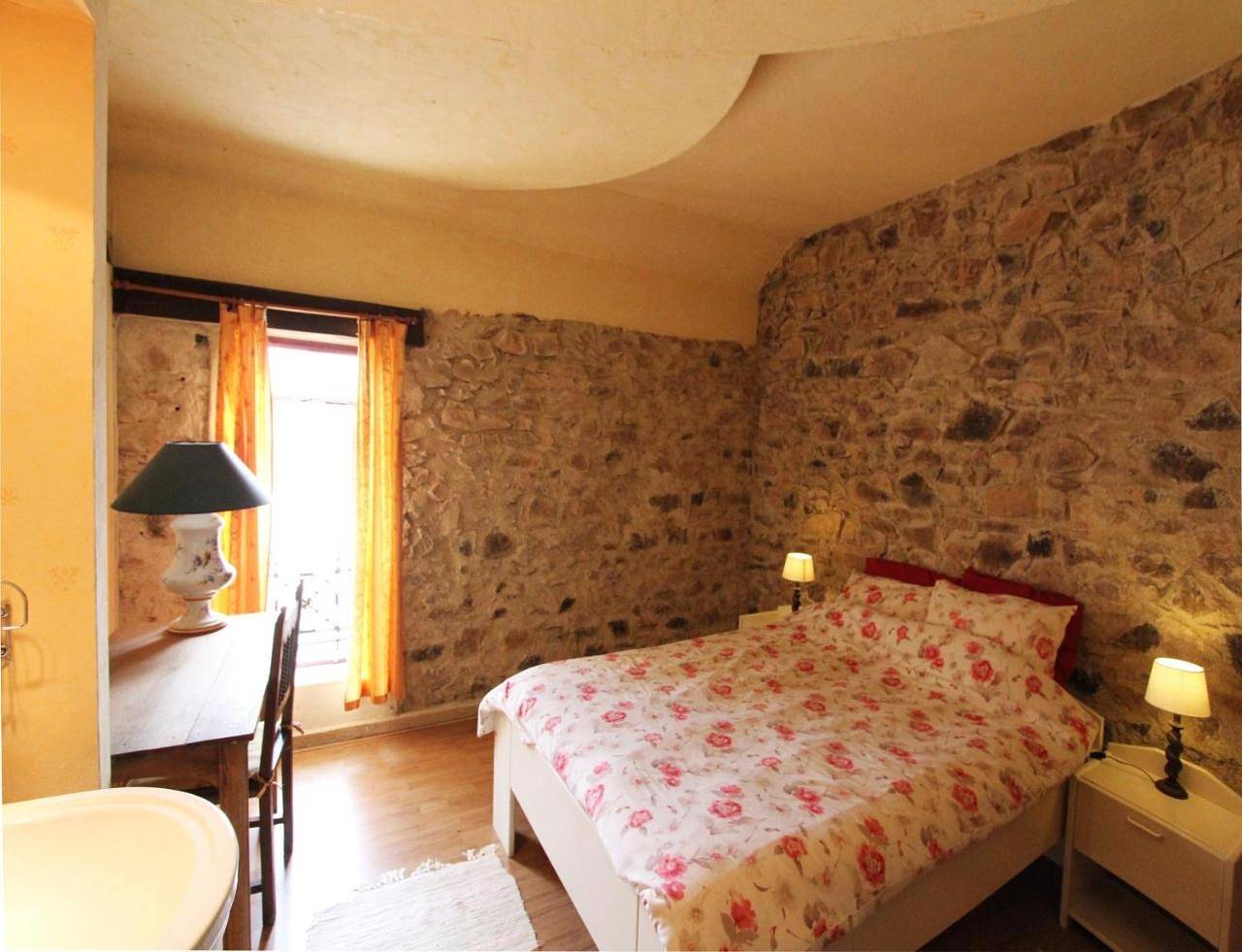 Two-Bedroom House in Ouroux-en-Morvan, Parc naturel régional du Morvan