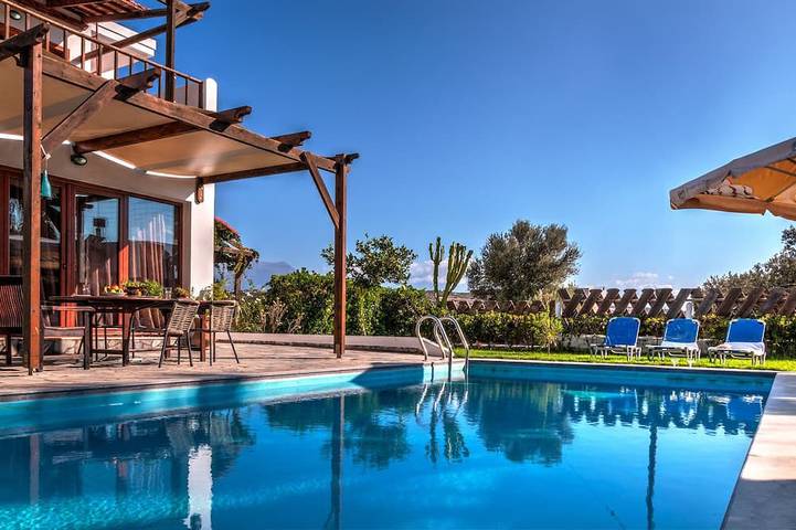 Ferienhaus für 8 Personen, mit Balkon und Garten in Pitsidia