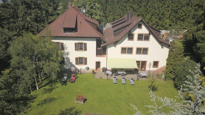 Pension, mit Balkon/Terrasse und Terrasse sowie Garten und Sauna im Südschwarzwald