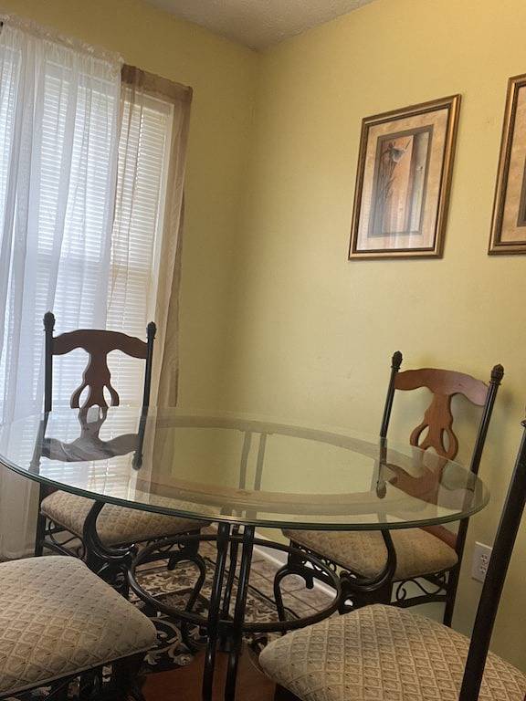 Vacation home for 6 people, with yard in Charlotte