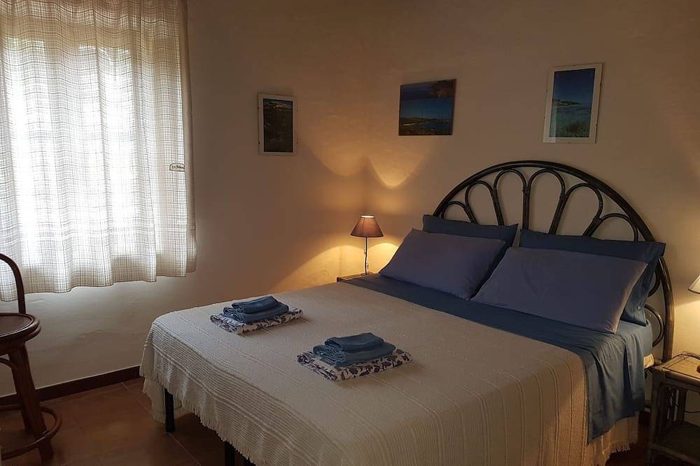 Eighteenth-century villa with pool sleeps seven in Sassari, Nurra