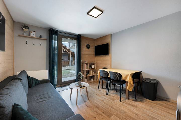 Entire apartment, “La Perle Albiez Montrond” Apartment with Private Terrace and Wi-Fi in Col du Mollard, Albiez-Montrond