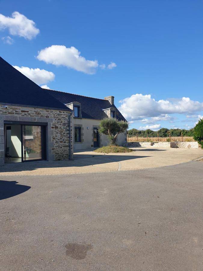 Location de vacances pour 10 personnes, avec jardin à Tréogat