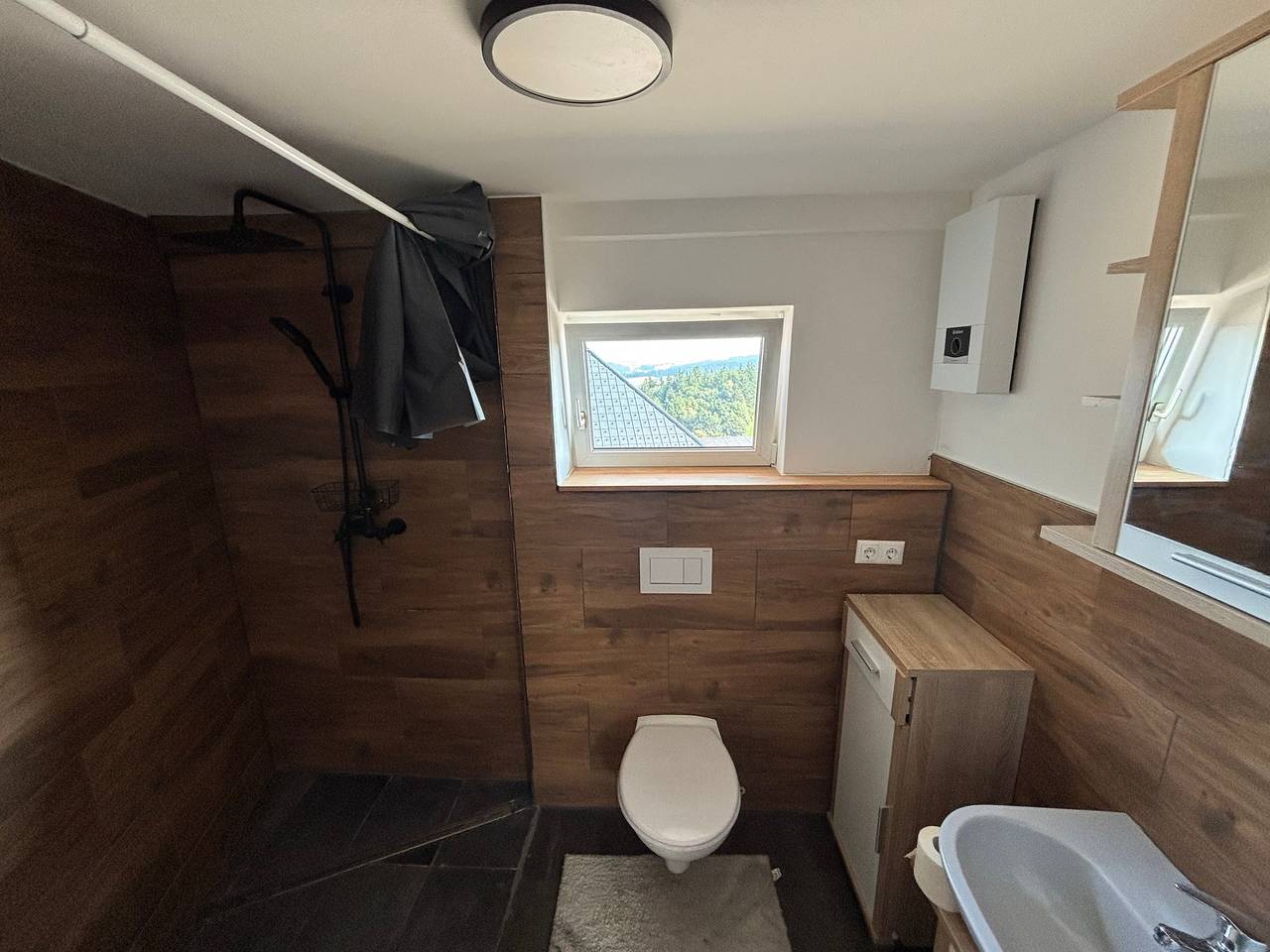Apartamento vacacional entero, Tiny Home 'Ameisberger Haus' con vistas a la montaña, terraza privada y wifi in Bezirk Rohrbach