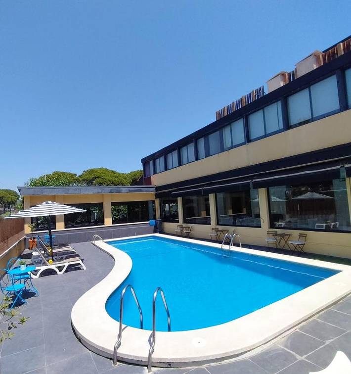 Hôtel pour 3 personnes, avec Balcon ainsi que Terrasse et Piscine
