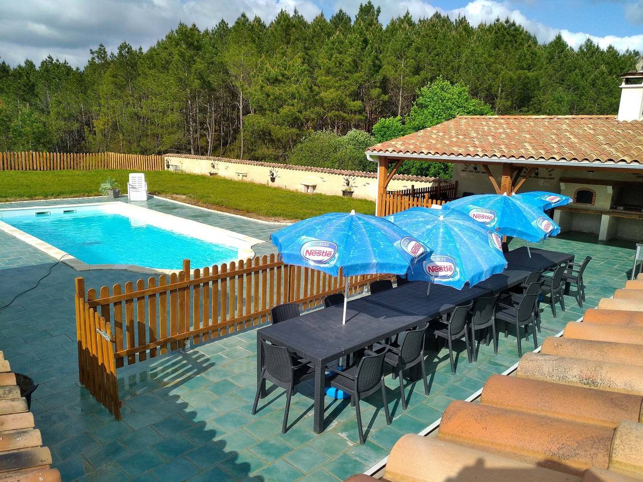 Maison de campagne 'Seul Au Monde' avec piscine privée, terrasse et jardin privatifs in Guizengeard, Charente