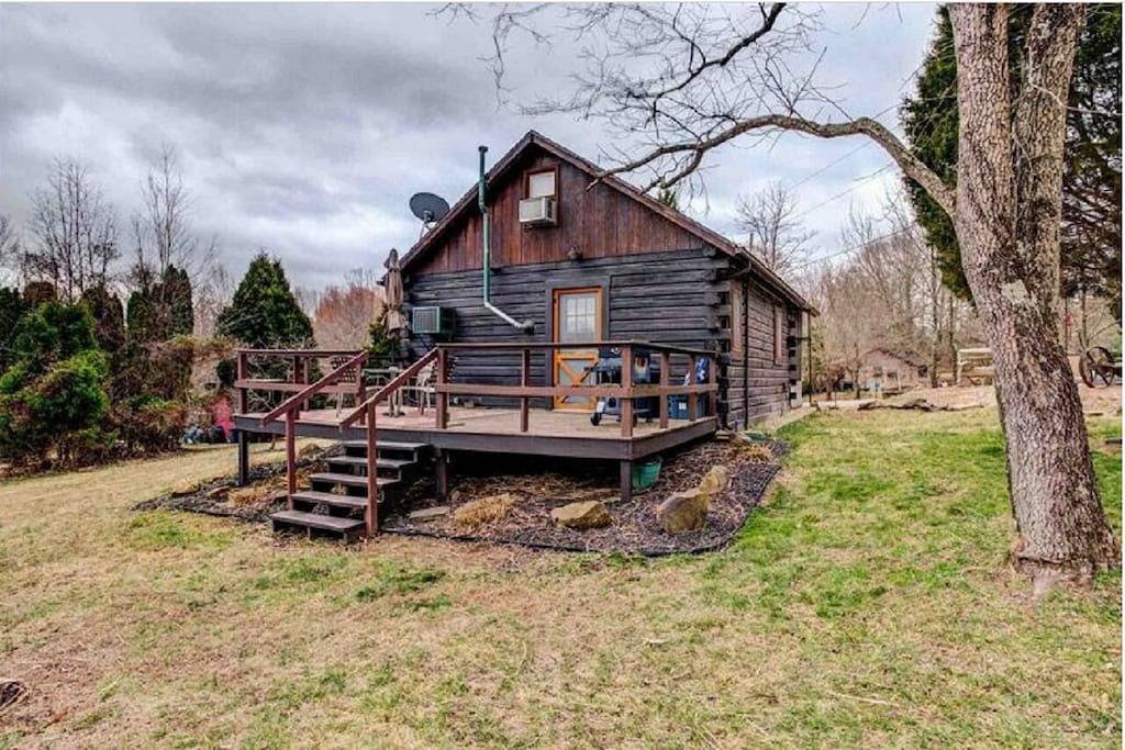 Cozy Cabin At Patoka Lake(in happy hollow) in Patoka Lake
