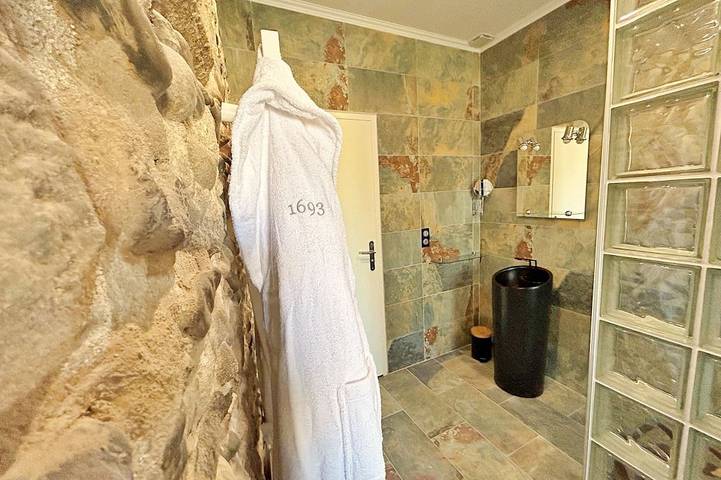 Appartement entier, Le 1693 - 4* Charme & Confort au cœur du Pays Cathare avec Jacuzzi in Limoux, Région de Limoux
