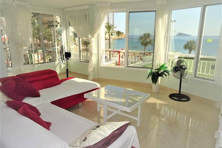Location maison à 20 mètres de la plage avec climatisation, piscine et parking in Playa de Levante, Costa Blanca