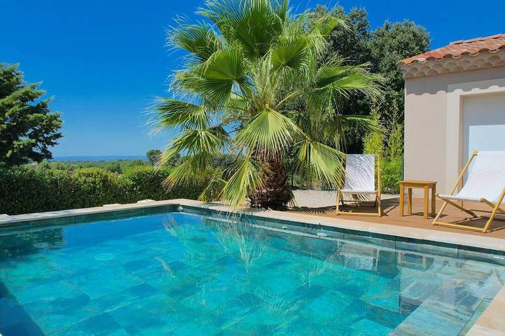 Location de vacances pour 6 personnes, avec jardin ainsi que jacuzzi et terrasse, animaux acceptés à Saint-Pierre-de-Vassols