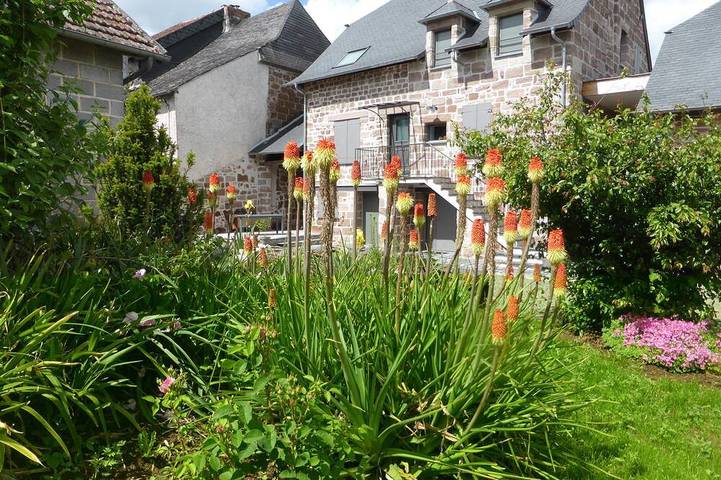 Gîte pour 10 personnes, avec Terrasse et Jardin