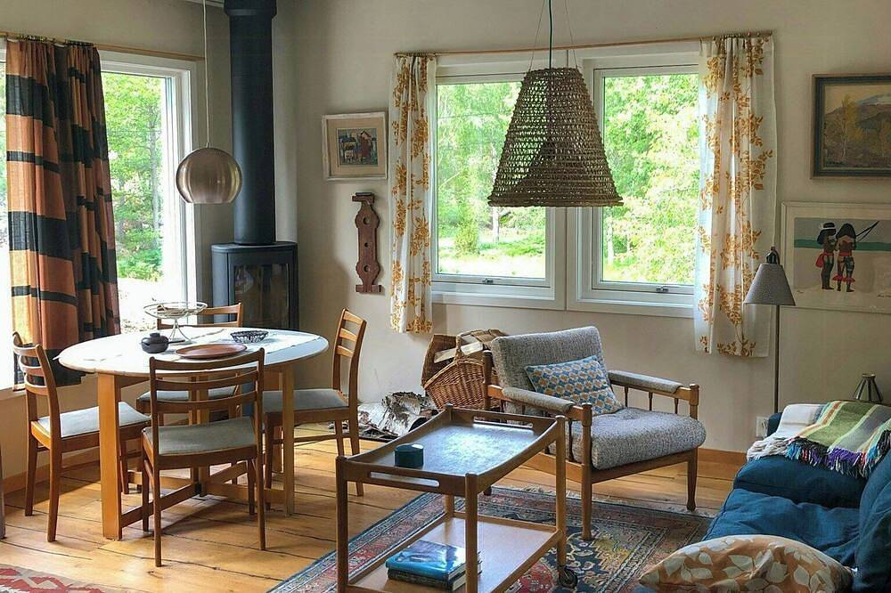 Holzhaus mit drei Terrassen auf Torö in Nynäshamn