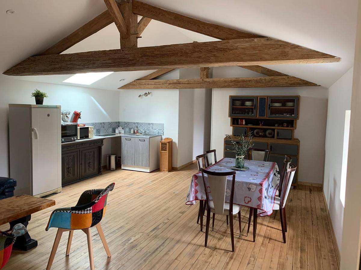 Appartement entier, Two-Bedroom Apartment in Oiron, Deux-Sèvres