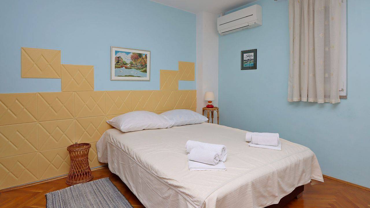 Entire vacation apartment, Vacation apartment for 4 people with pool in Novalja, Pag Island