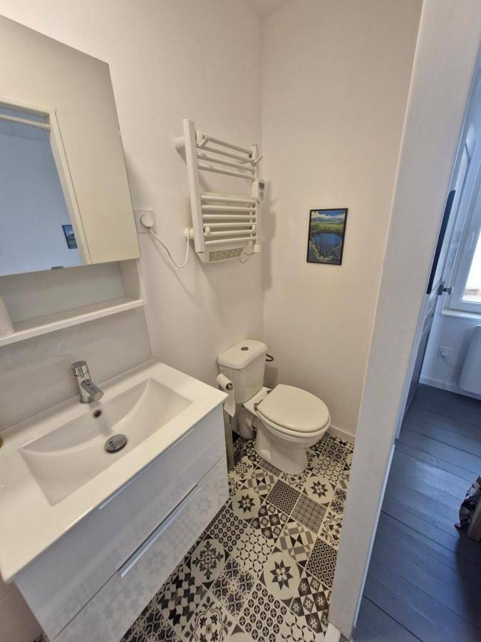 Appartement entier, One-Bedroom Apartment in Les Martres-de-Veyre, Région de Clermont-Ferrand