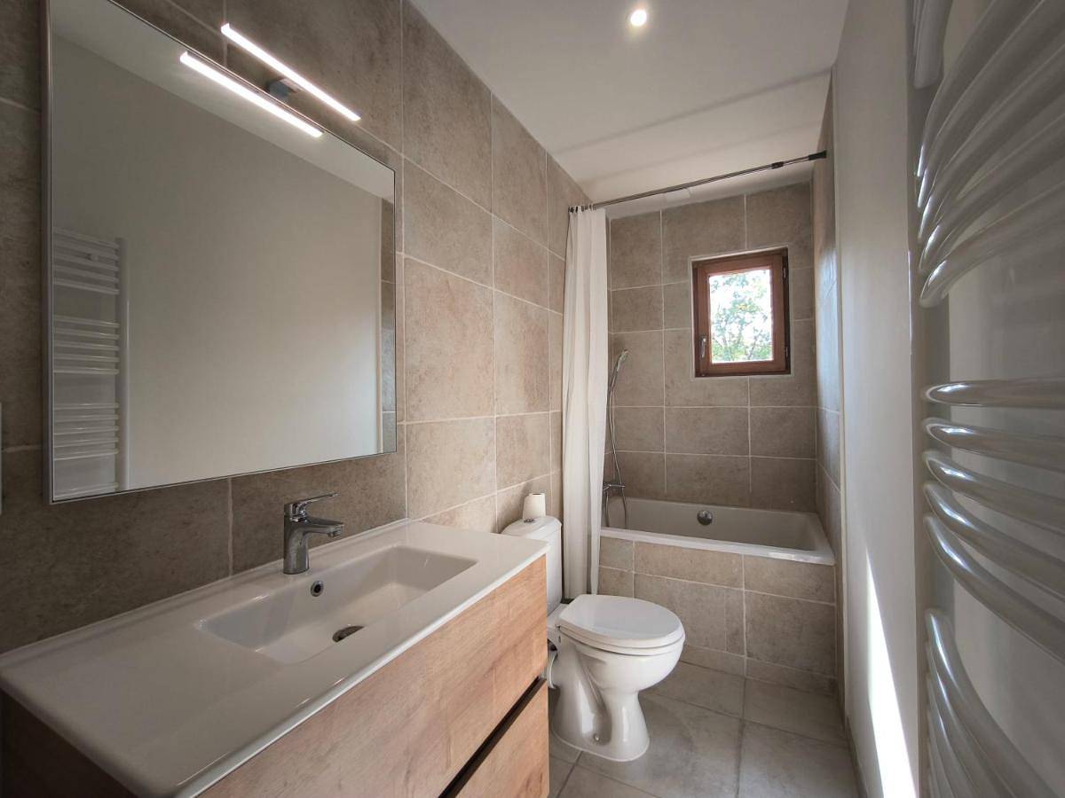 Five-Bedroom House in Capdenac, Lot