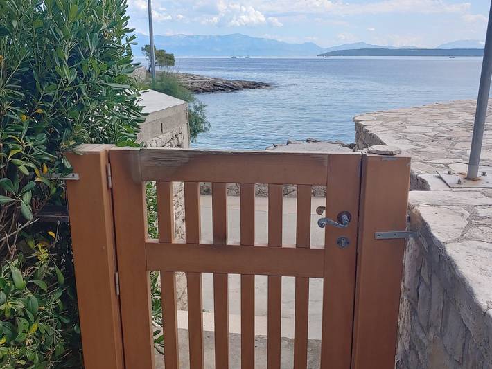 Ganze Wohnung, Studio Appartement am Strand Stomorska, Solta As-26008-a in Necujam, Solta