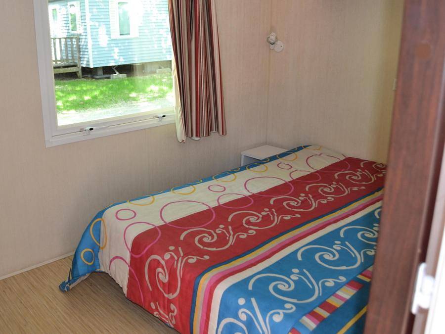 Camping Le Casque Roi - Mobilhome 5 personas - Grand Confort 3 Habitaciones 5 Personas Aire Acondicionado + Tv in Salavas, Gorges de l’Ardèche