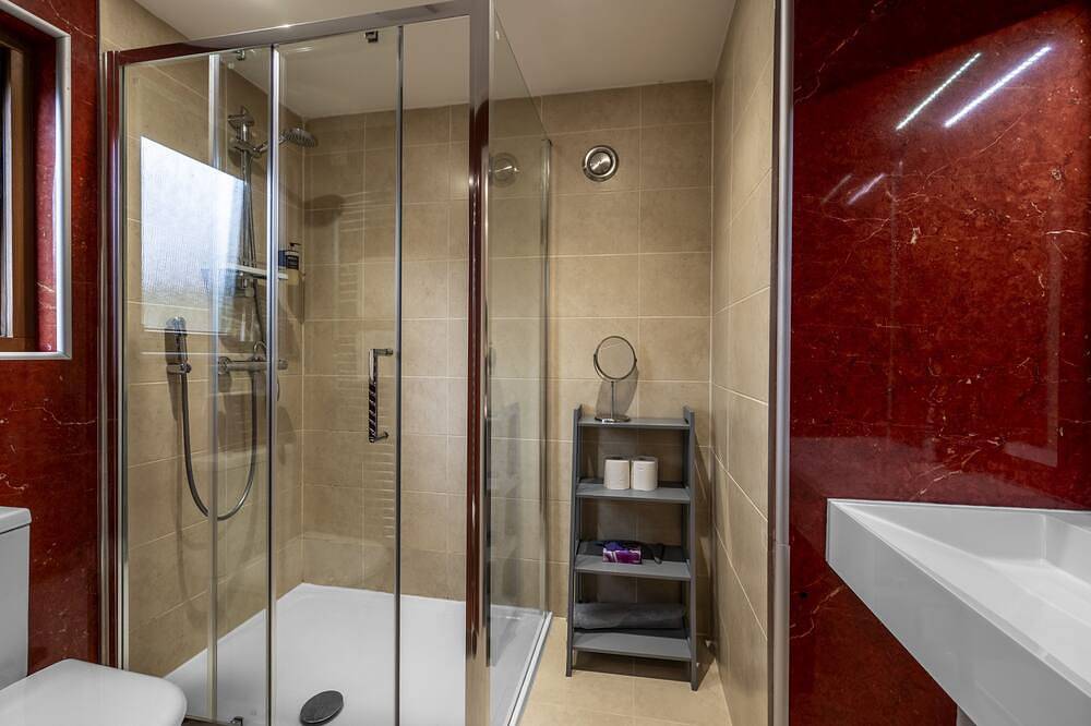 Cosy 1 Bedroom Lodge with woodburner and amazing views just outside Pitlochry in Pitlochry, Perthshire