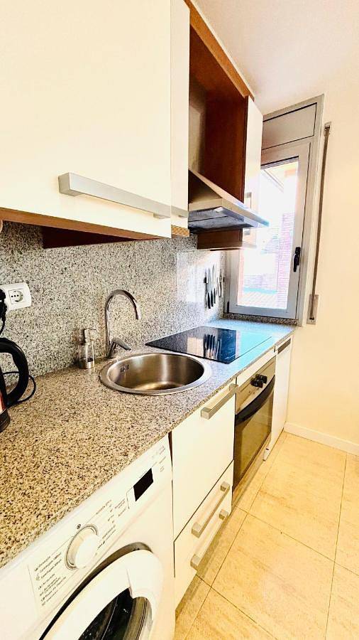 Gîte pour 7 personnes, avec balcon à Terrassa - 3