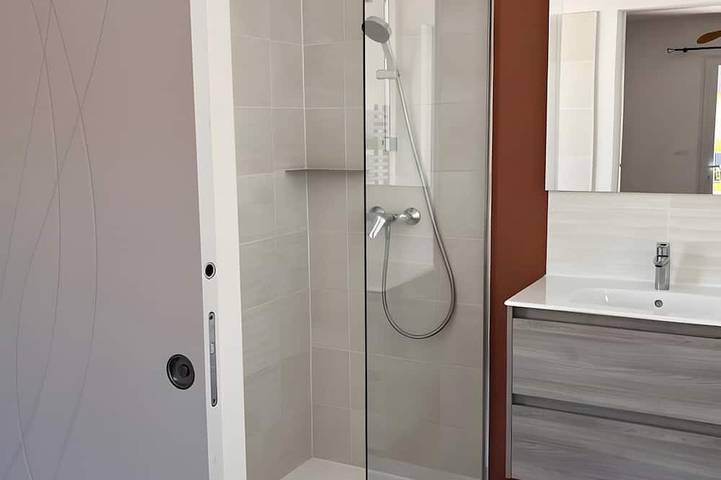 Location de vacances pour 2 personnes, avec piscine et jardin à Lanvollon - 2