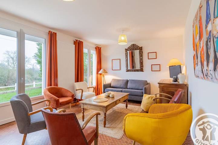 Gîte pour 11 personnes, avec jardin dans Les Cerqueux