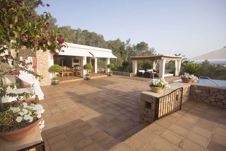 Ferienhaus für 12 Personen, mit Terrasse und Garten sowie Pool und Sauna