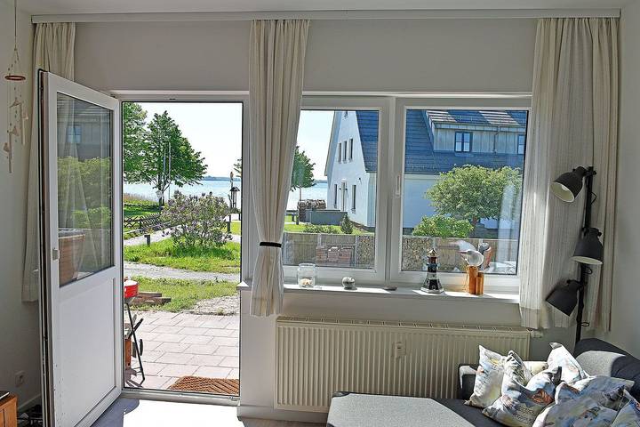 Entire apartment, Moderne Fewo mit Meerblick, nur 60m zum Wasser, 2 Schlafzimmer, Wlan, Haustiere in Dranske, Ruegen