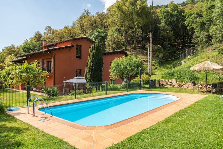 Apartamento para 14 personas, con Balcón y Jardín en Osona