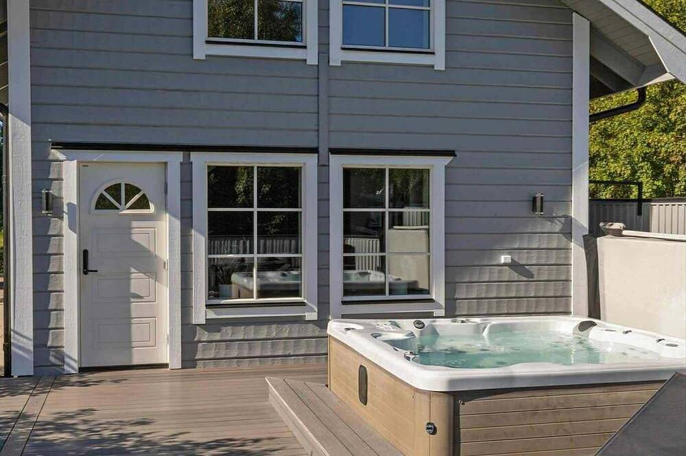 Spa-Kabine mit Jacuzzi und Holzsauna in Mälaren