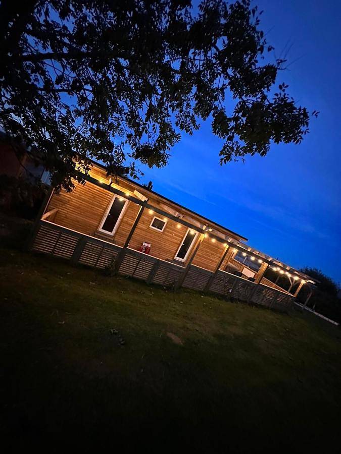 BnB für 4 Personen, mit Whirlpool und Terrasse sowie Garten in Wales