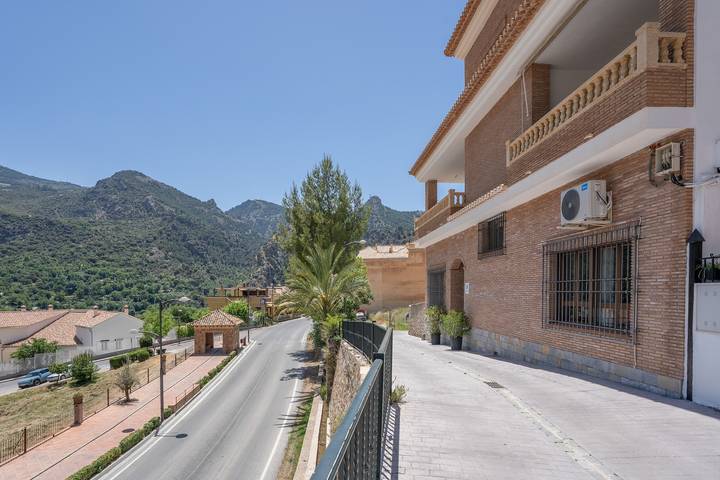Entire apartment, Mulhacén Apartment with Mountain Views and Wi-Fi in Surroundings of Sierra Nevada, Güejar Sierra