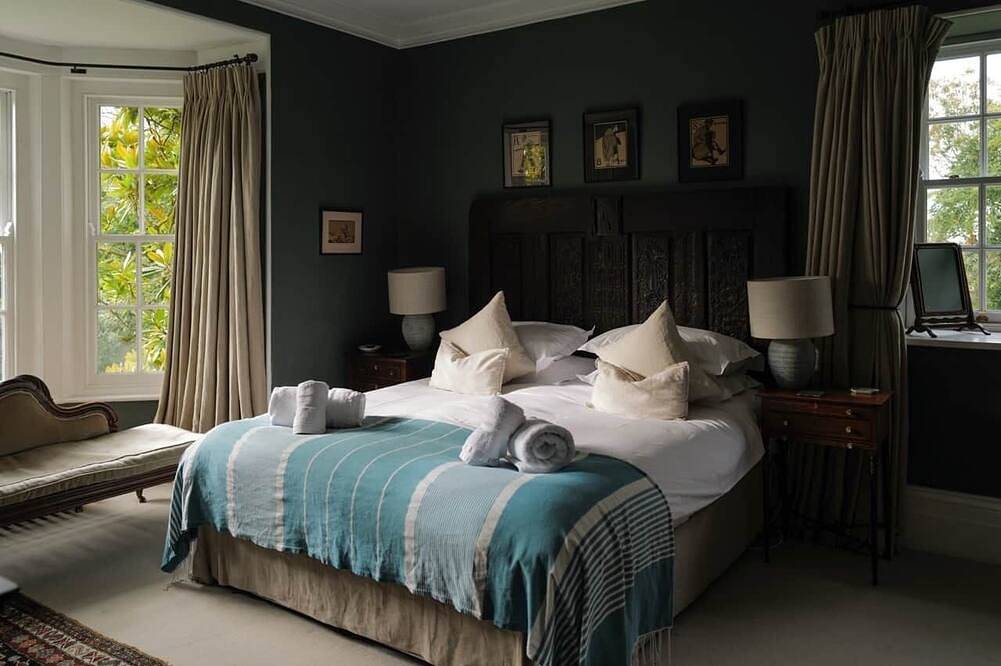 The Manor at Boconnion w/ Pool & Tennis Court in Cornwall