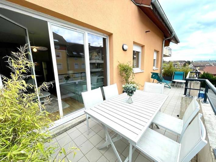 Gîte pour 6 personnes, avec terrasse à Saint-Genis-Pouilly - 2