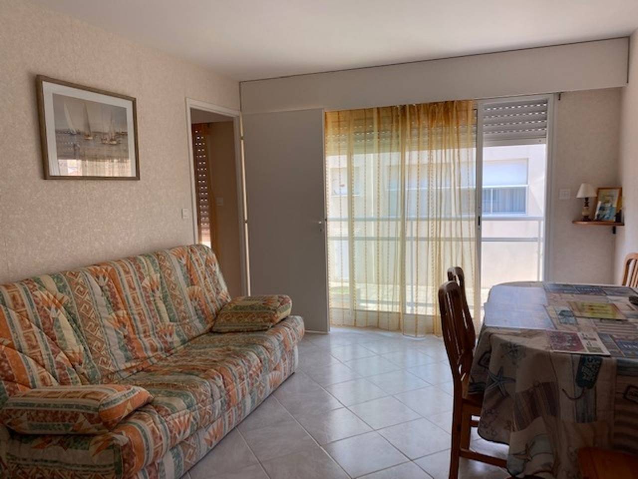 Ganze Wohnung, **Gemütliche 2-Zimmer Wohnung mit Westbalkon, 150m zum Strand, Aufzug, Parkplatz, Wlan** in Les Sables-d'Olonne, Vendée