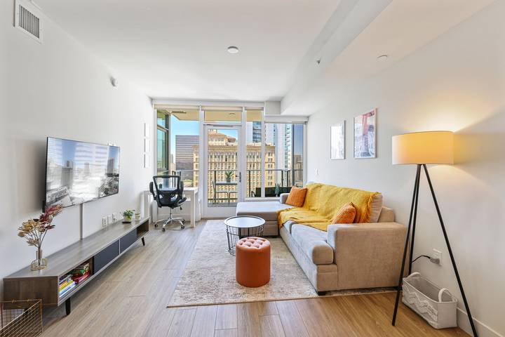 Vacation rental for 3 people, with yard and balcony as well as pool, kid friendly in San Diego