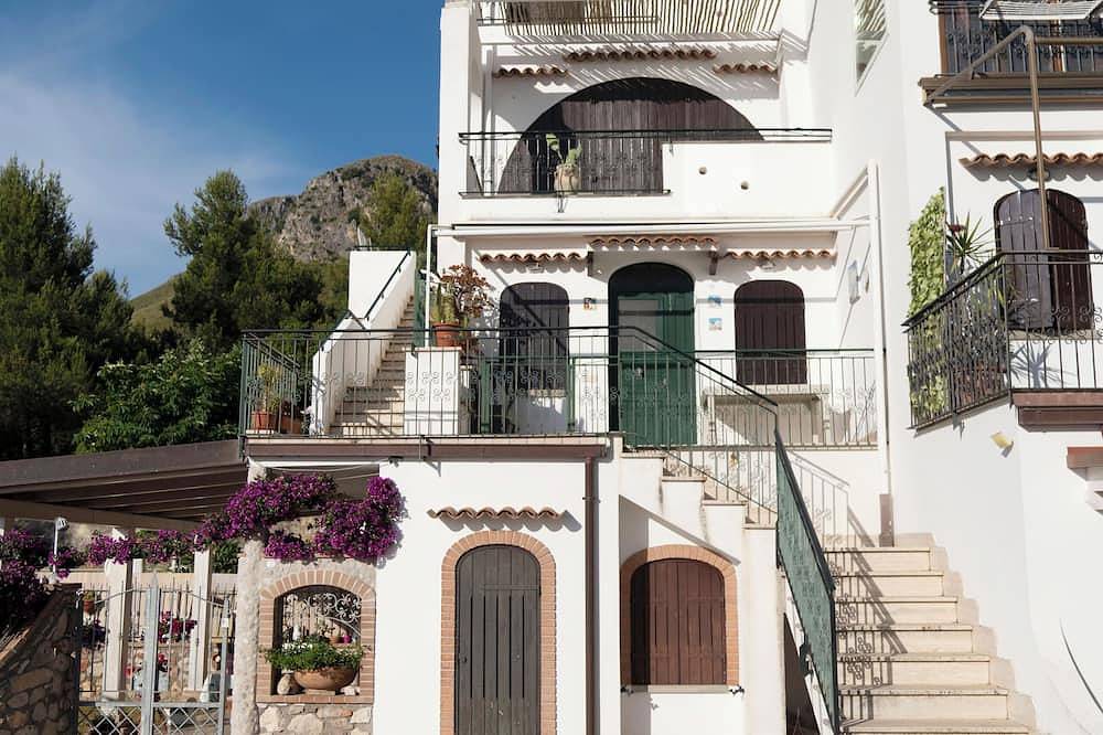 Entire apartment, Ilios House Sea and Mountain View | Borgo Stays in Sperlonga, Latina Province