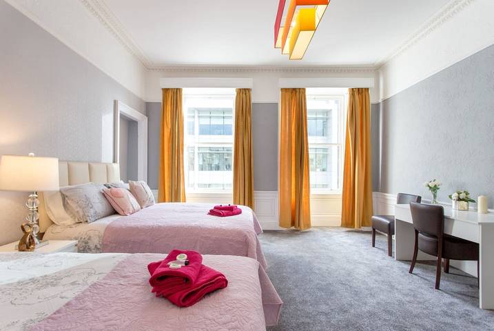 Holiday letting for 6 people in Edinburgh