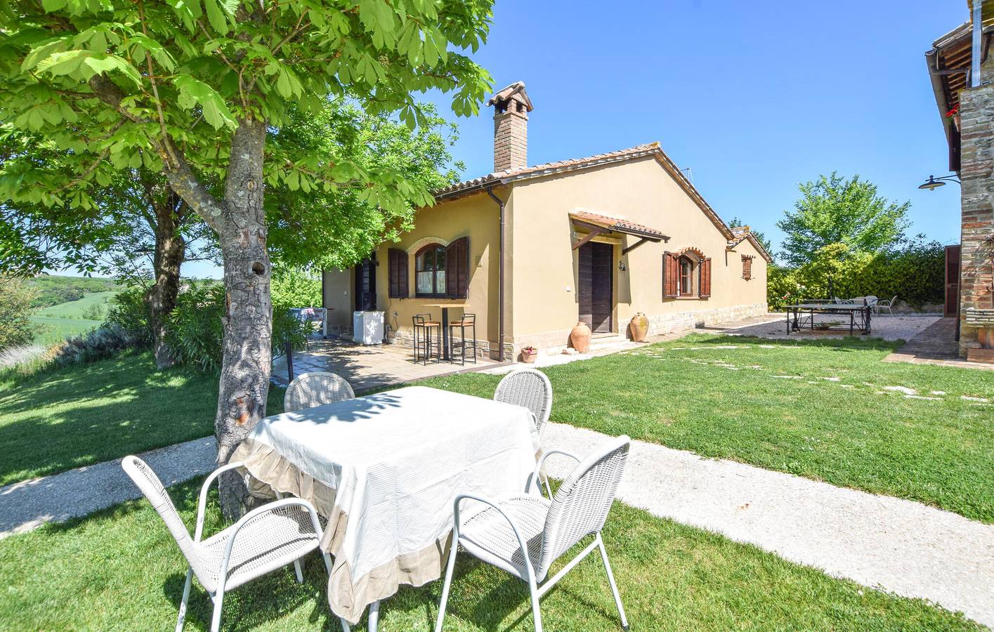 Accogliente appartamento con piscina, WiFi e parcheggio vicino a Casteltodino in Acquasparta, Perugia e dintorni
