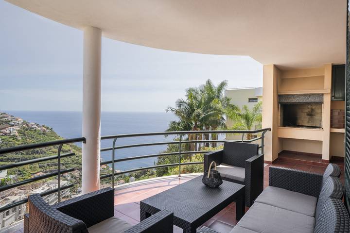 Gîte pour 6 personnes, avec Balcon à Calheta