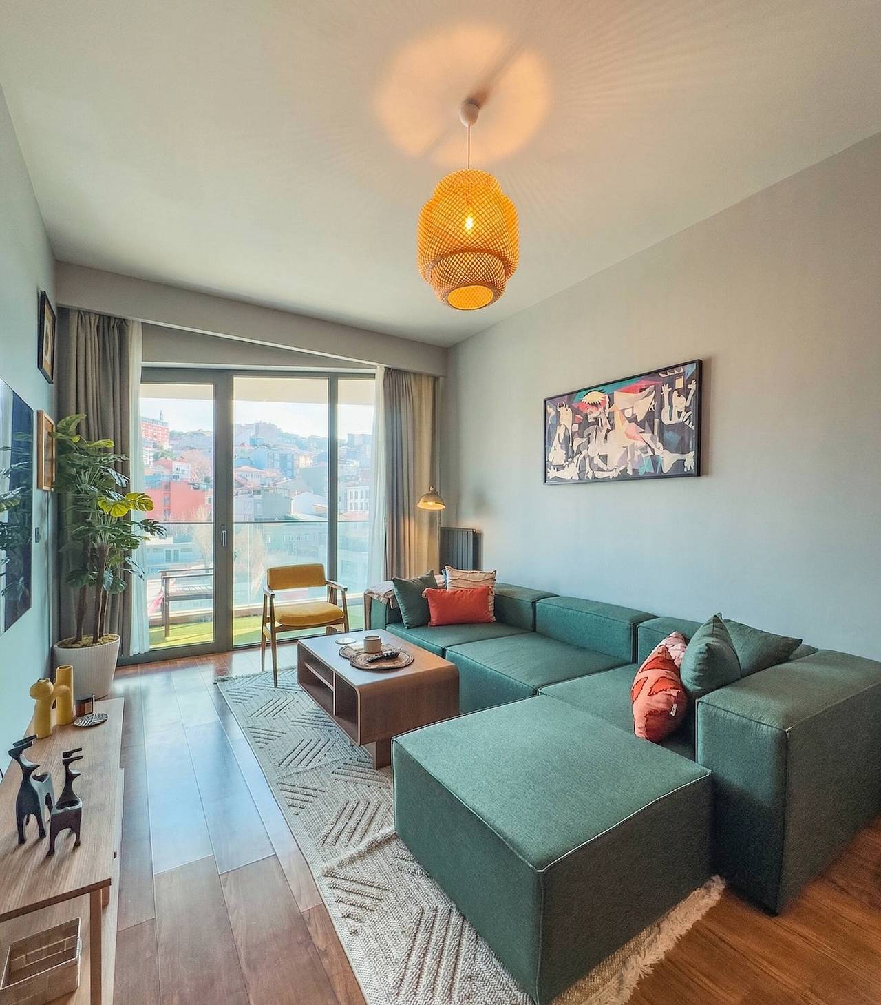 Appartement entier, Appartement moderne et central à Taksim avec piscine, salle de sport et balcon in Beyoğlu, Istanbul