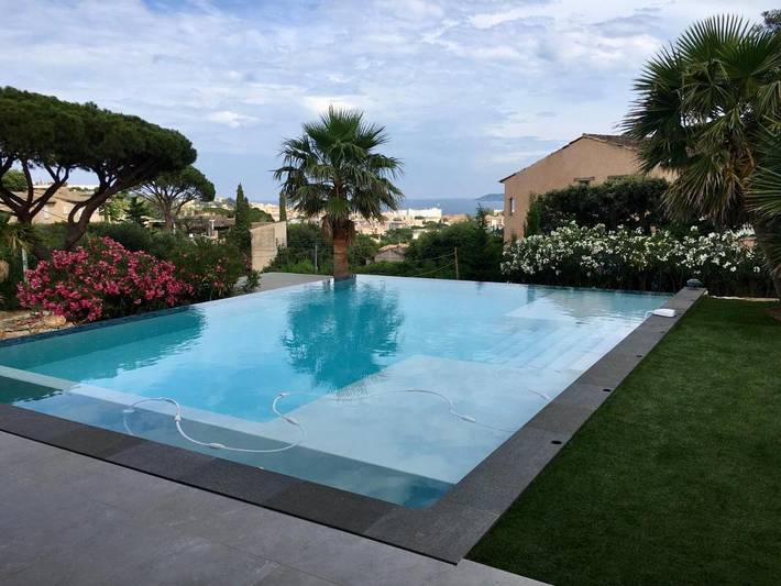 Chambre d’hôte pour 6 personnes, avec piscine ainsi que jardin et vue