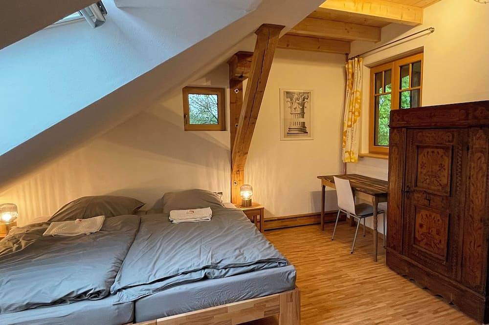 Ganze Wohnung, Großzügige, gemütliche Dachwohnung mit Bergblick inmitten vieler Ausflugsziele! in Berg, Starnberger See