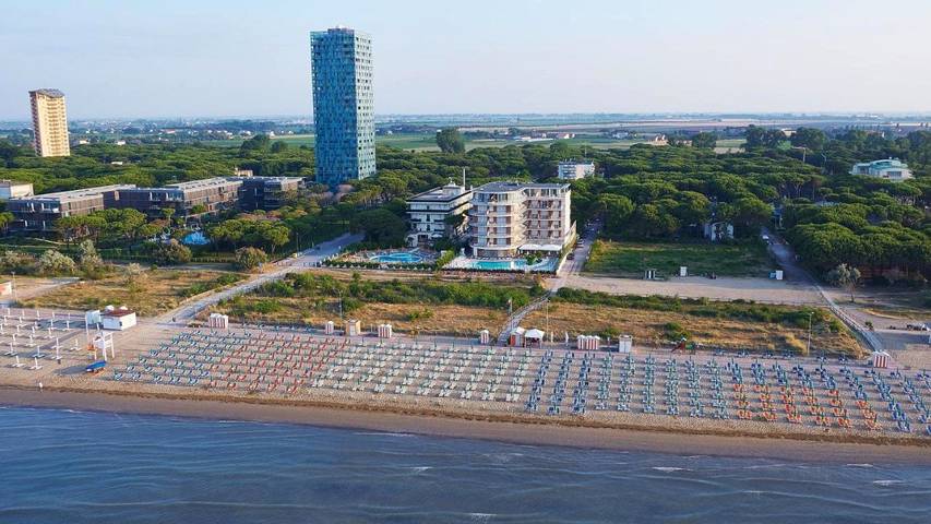 Hôtel pour 4 personnes, avec jardin ainsi que vue et piscine, animaux acceptés