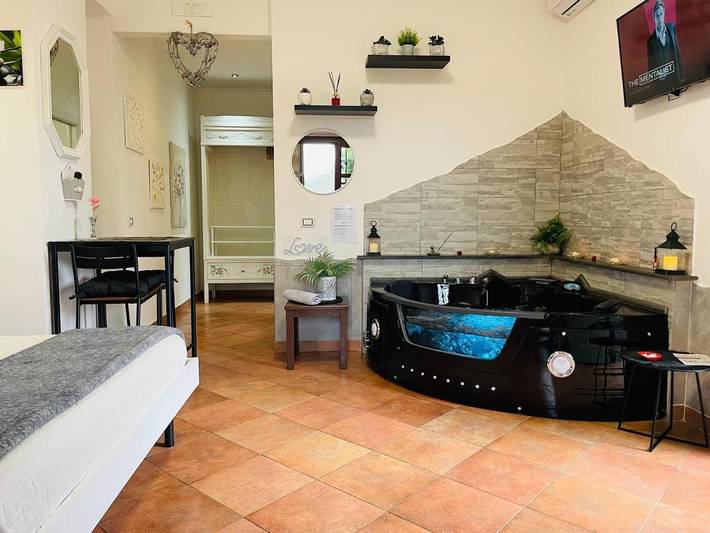 Appartamento per 2 persone, con Idromassaggio e Terrazza nonché Giardino e Panorama a Genzano di Roma